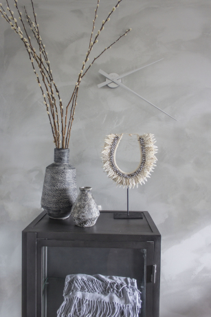 2269ZI-atmosphere-02-B-Hands